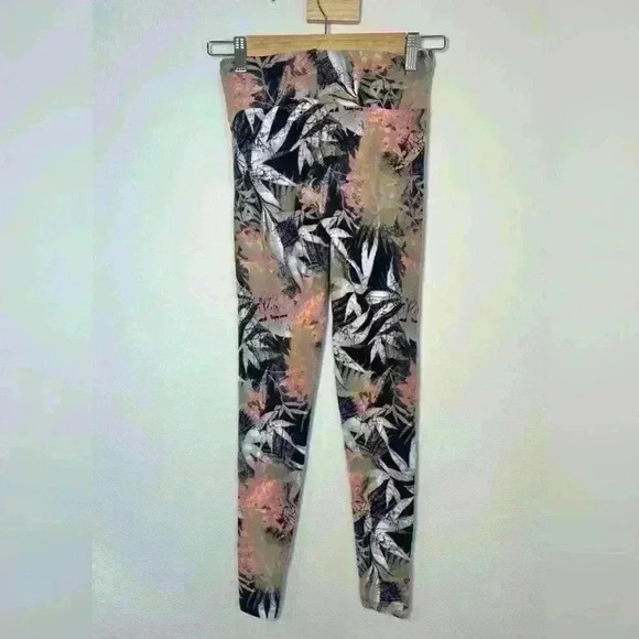 Mahari Moda Intima Tropical Print Stretch Yoga Pants Size Medium - Picture 4 of 9